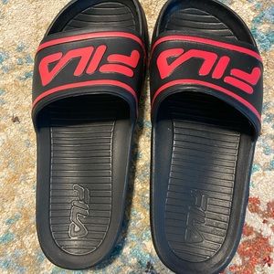 Fila slides - mens 7 or women’s 8.5